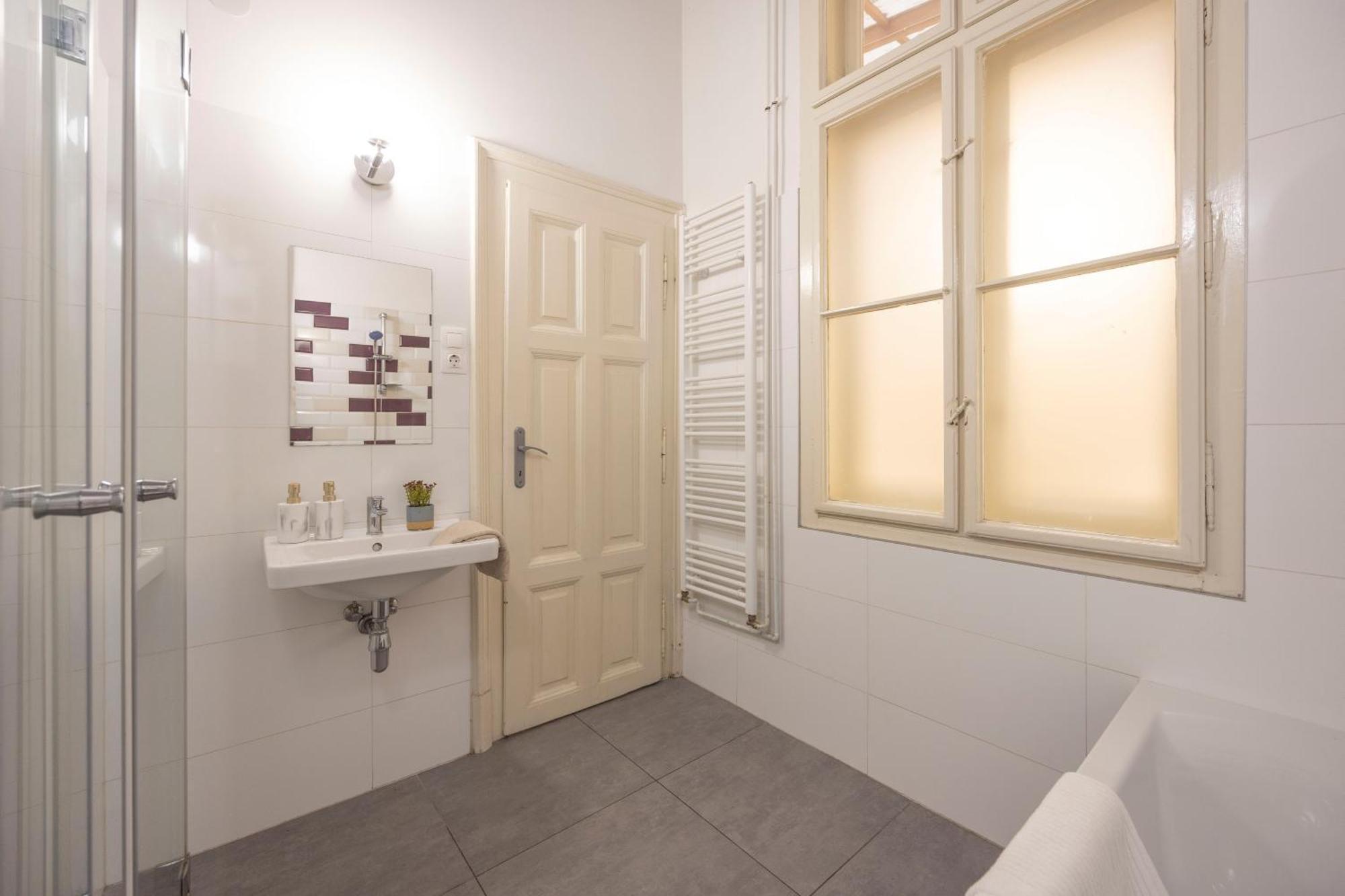 Cozy & Nostalgic Budapest Style Apartment In The Center Dış mekan fotoğraf